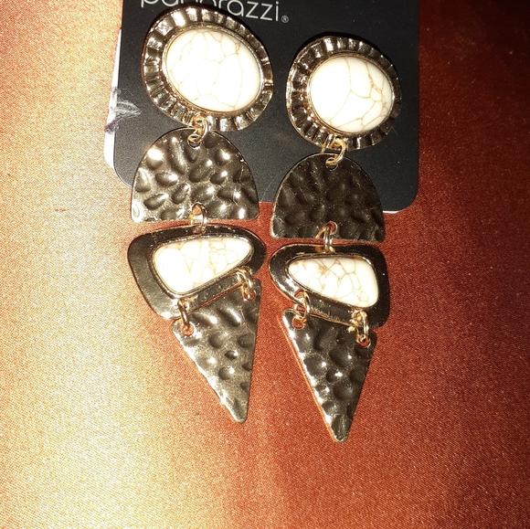 Vintage Gold Earthy Earrings - Picture 3 of 3